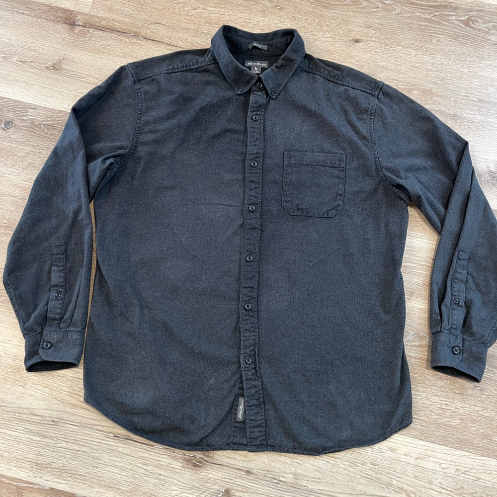 Eddie Bauer - classic fit men’s gray flannel - Size XL